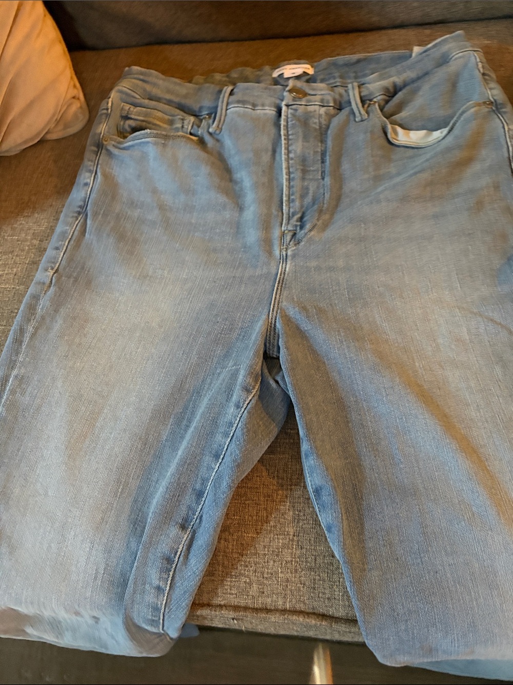 Good American Light Blue slim Jeans - Picture 3 of 5